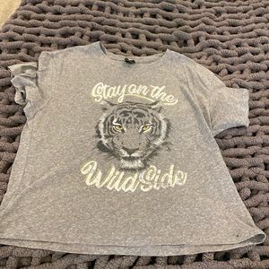 Grey stay on the wild side lion T-shirt